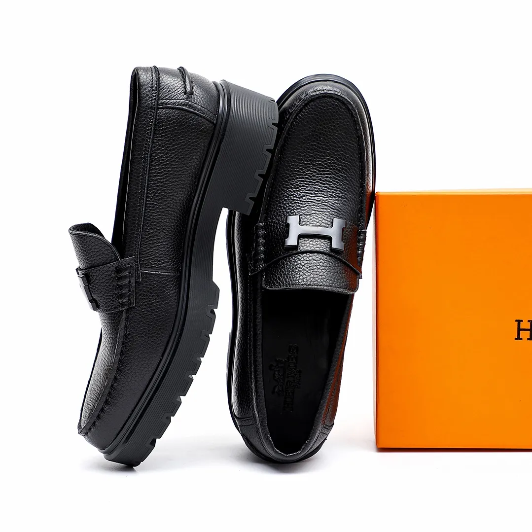 Men's shoes 💰700 💐[HERMES] popular men's shoes counter original items! The world's top brands...Luxury quality...//Fashion and high-end footwear 👍💪🏻...give you a low-key luxury comfort experience👍. The upper is made of pure Italian-imported original top-layer pebbled cowhide. Sweat-absorbent cowhide leather lining. Comfortable and breathable. The original rubber-plastic flower foam light outsole is high-end and classy. Luxurious and noble!! .. OEM factory shipment [Hug] stall.. Original plate. Welcome to taste..39-45 (38.45.46🉑️Customized)